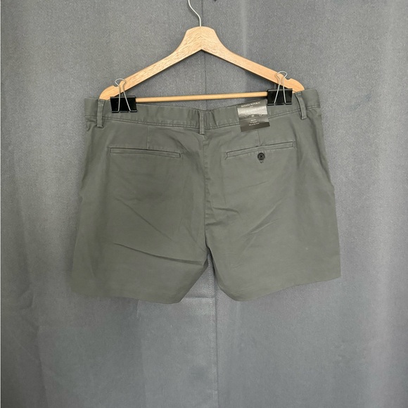 🆕 J Crew 5” Chino Shorts - Picture 4 of 4